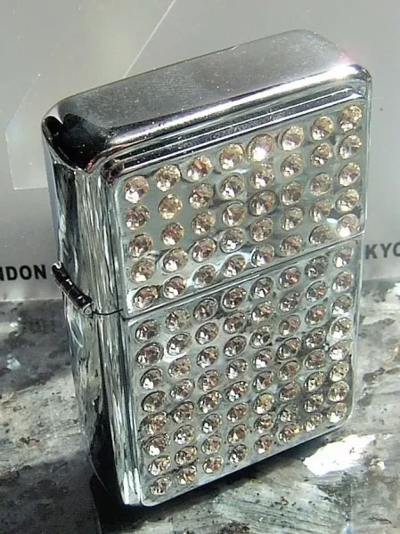 Feuerzeug Gas Feuerzeuge mit weisse Strass Steine die deluxe Geschenkidee Serie